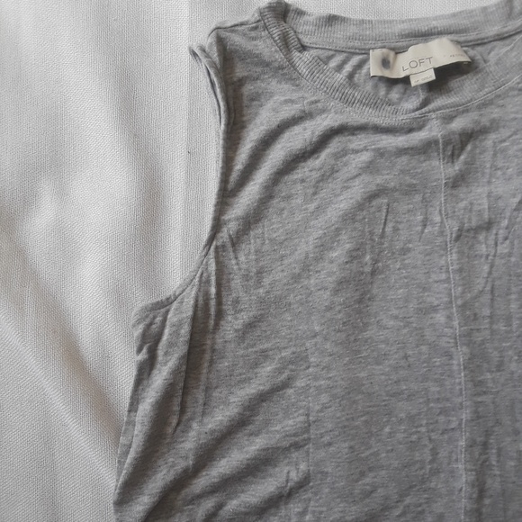 {Ann Taylor LOFT} Gray Muscle Tee Sz Small - Picture 2 of 5